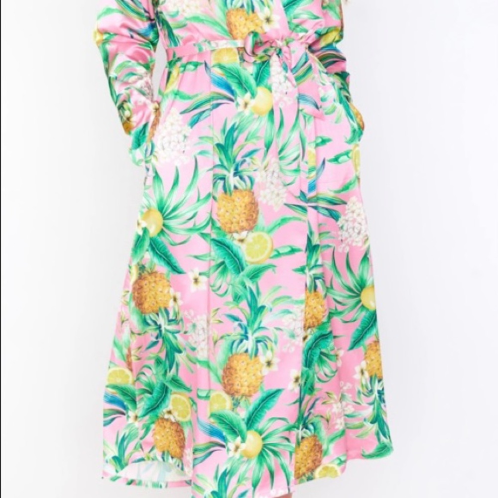 ShowMeYourMuMu Hannah Brown Pineapple Robbie Robe